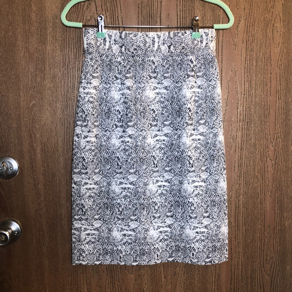 Antonio Melani Gray White Pattern Pencil Skirt